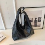 Niche design woven bag for women, textured, versatile, suitable for commuting, sophisticated and minimalist, shoulder bag/underarm bag.